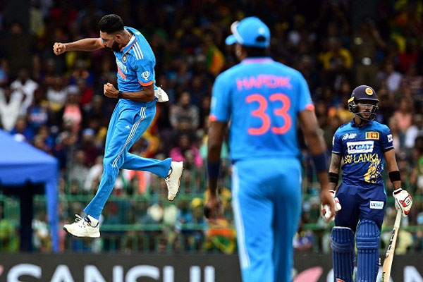 ১২ রানে ৬ উইকেট হারিয়ে পথহারা শ্রীলংকা